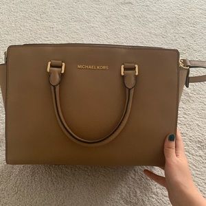 Michael Kors Selma Large Purse in Tan